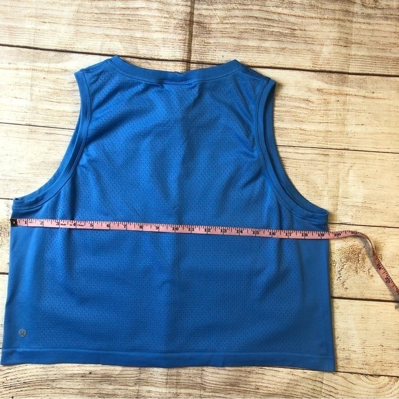 Lululemon Breeze By Muscle Crop Tank - Picture 6 of 6